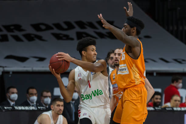 使得他不仅 使得他不仅